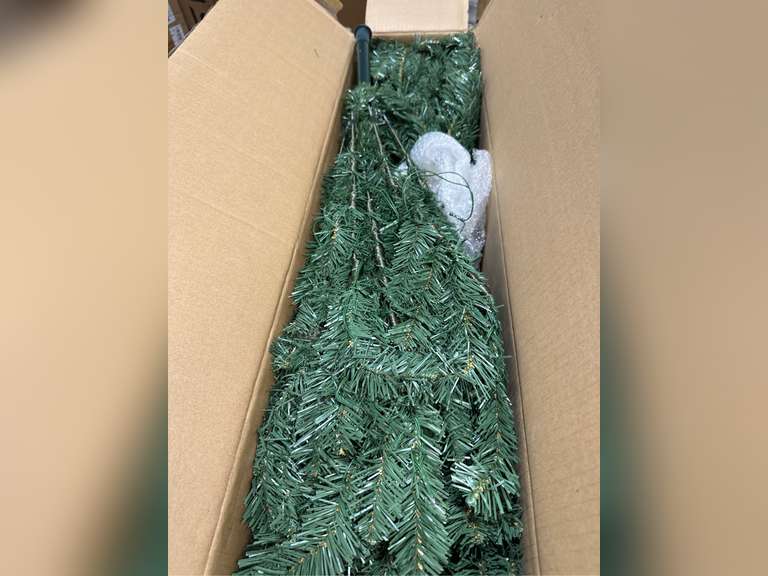 Similar model. SHareconn 6ft Prelit Premium Artificial Classic Spruce Christmas Tree with Remote Control,Timer, and 330 Warm White & Color LED Changing Lights, 952 Branch Tips, Perfect Choice for Xmas Decoration6 FT 110