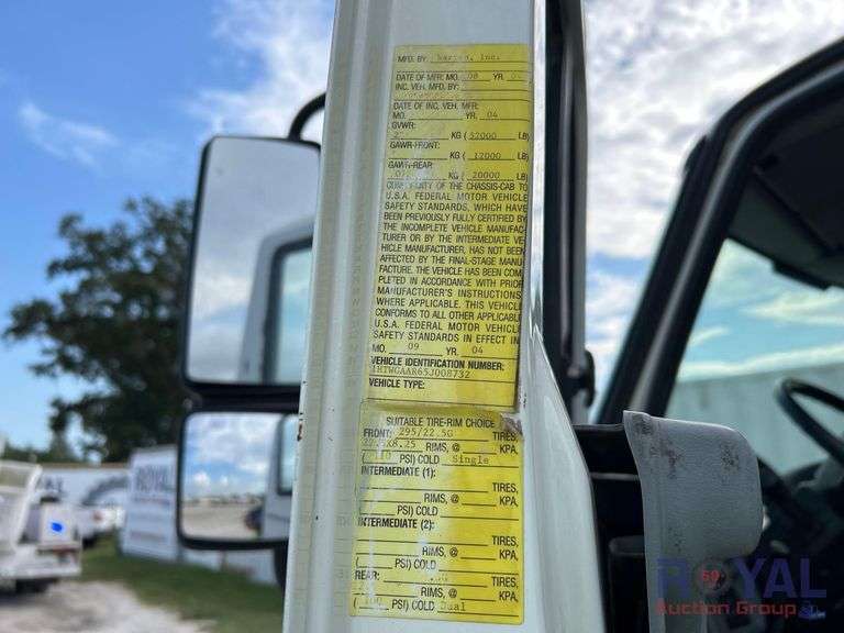 2005 International 7400 T/A Dump Truck