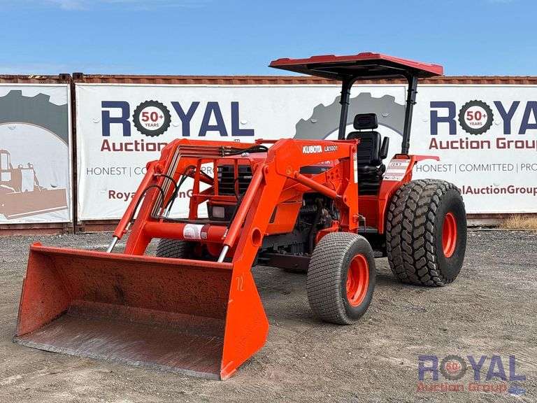 Kubota M4700 4WD 51HP Utility Loader Tractor