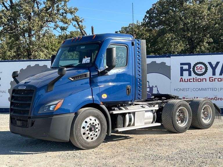 2021 Freightliner Cascadia 116 T/A Day Cab Truck Tractor