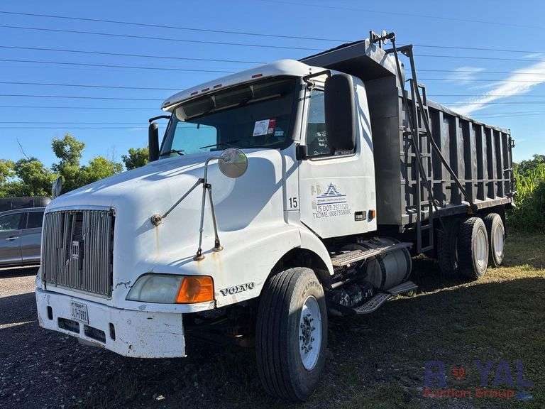 1998 Volvo VN T/A Dump Truck