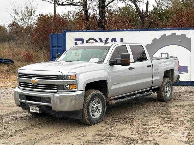 2017 Chevrolet Silverado 2500 4x4 Crew Cab Pickup Truck