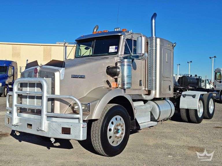 2011 Kenworth T800 T/A Wet Kit Sleeper Cab Truck Tractor