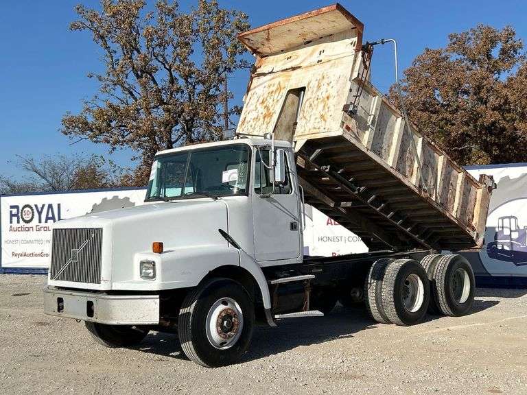 1999 Volvo WG T/A Dump Truck