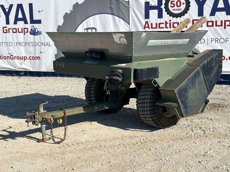 Turfco Mete-R-Matic XL Towable Golf Course Drop-Style Topdresser