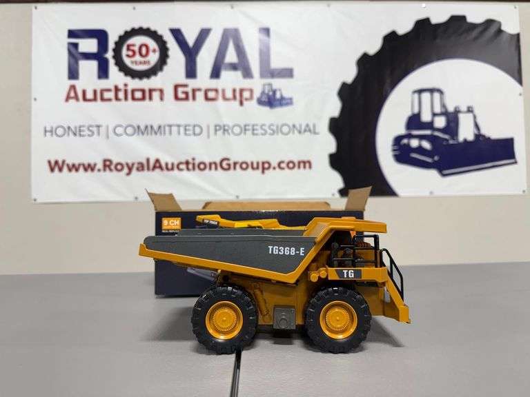 2.4GHz RC Dump Truck With Remote Replica Toy