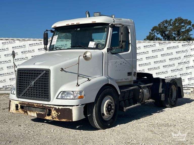 2004 Volvo VNM S/A Day Cab Truck Tractor
