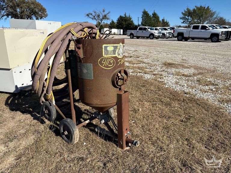 Clemco 2020 Portable Sand Blasting Machine