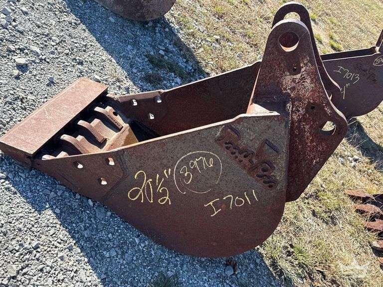 20in Digging Tooth Bucket Excavator Attachment