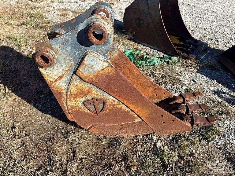 Paladin 12in Digging Tooth Bucket Excavator Attachment