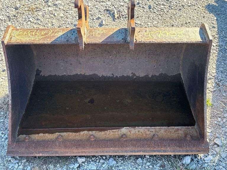 TAG 32in. Bucket Excavator Attachment