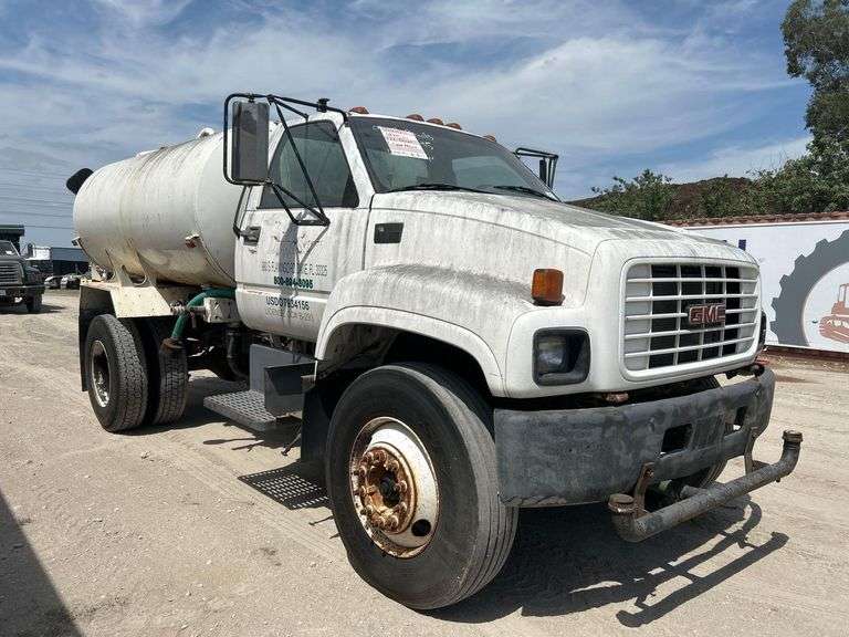 2000 GMC C7500 Water Truck