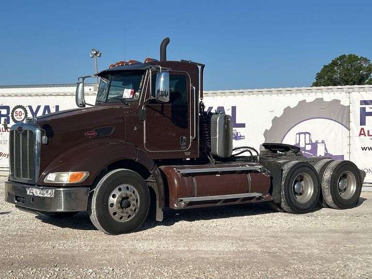 2014 Peterbilt 384 T/A Wet Kit Day Cab Truck Tractor
