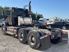 2014 Peterbilt 384 T/A Wet Kit Day Cab Truck Tractor