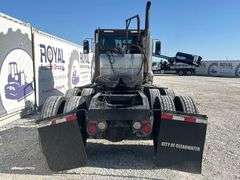 2014 Peterbilt 384 T/A Wet Kit Day Cab Truck Tractor