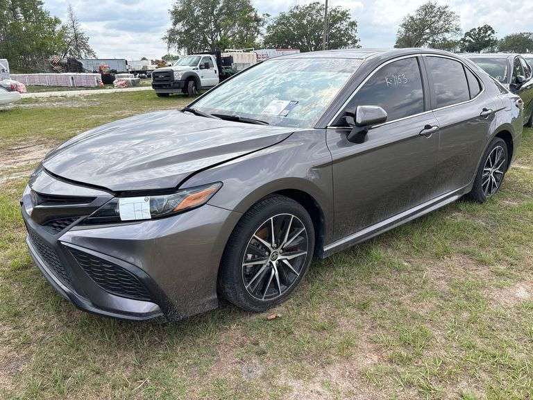 2022 Toyota Camry Hybrid Sedan