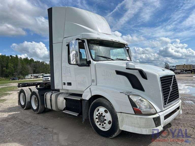 2015 Volvo VNL T/A Day Cab Truck Tractor