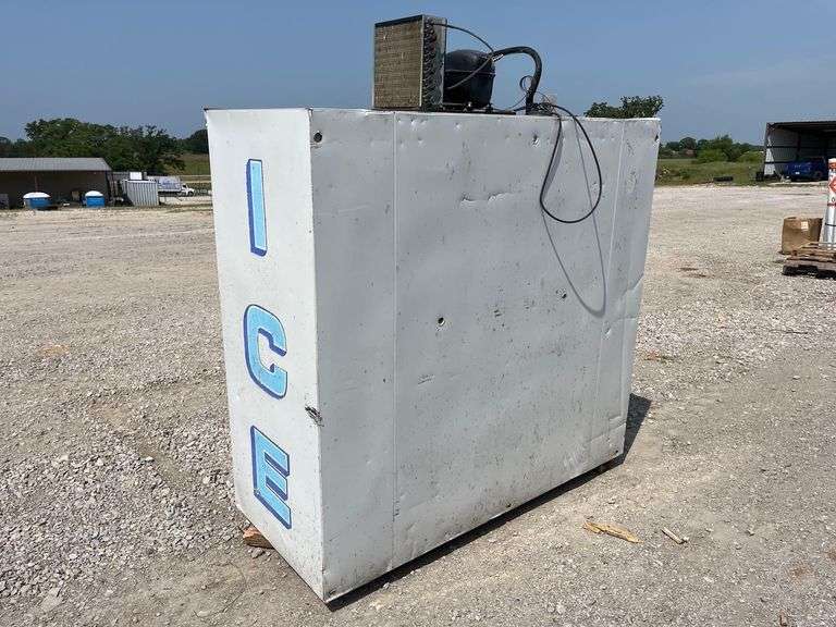 Outdoor Ice Merchandiser