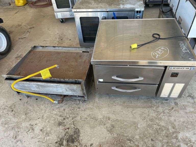 Beverage-Air 36in Chef Base Refrigerator with Gas Flattop Grill