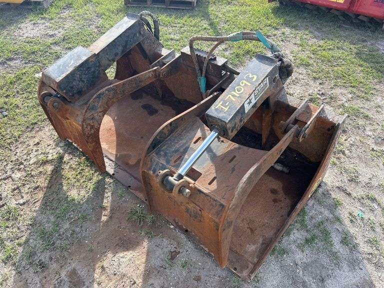 68in. Skid Steer Grapple Bucket Attachment