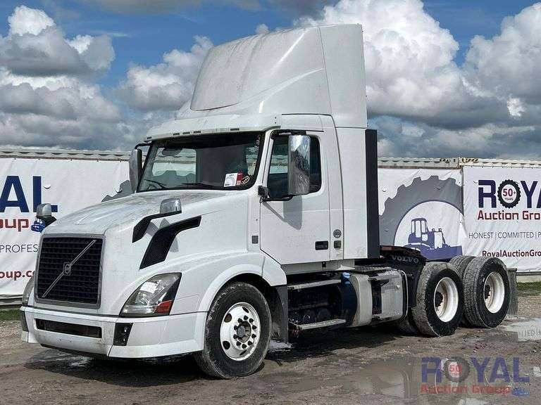 2015 Volvo VNL T/A Day Cab Truck Tractor