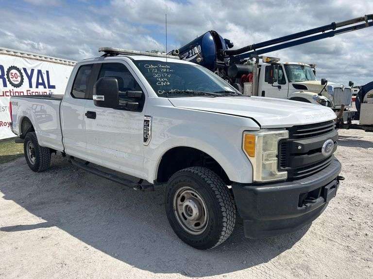 2017 Ford F-250 4x4 Ext. Cab Pickup Truck