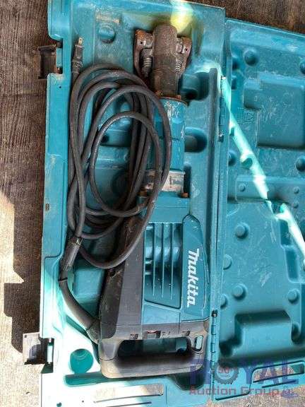 2017 Makita HM1307CB 35lb Demolition Hammer