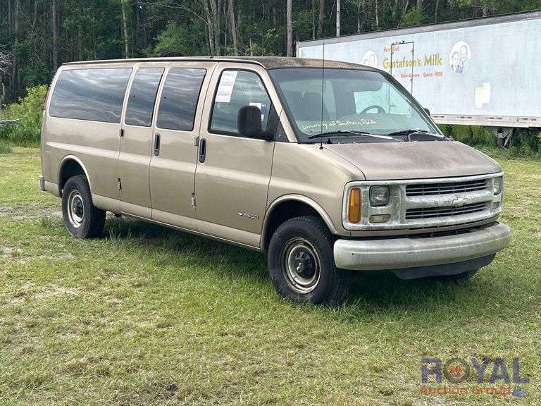 2000 Chevrolet 3500 Express Passenger Van