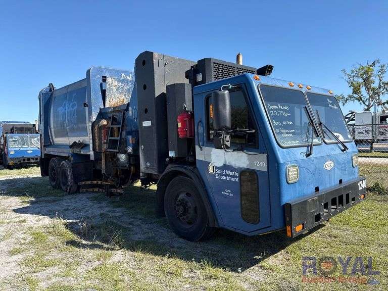 2014 Crane Carrier Low Entry New Way 31Yd Side Loader Garbage Truck