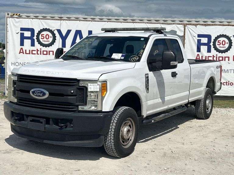 2017 Ford F-250 4x4 Ext. Cab Pickup Truck