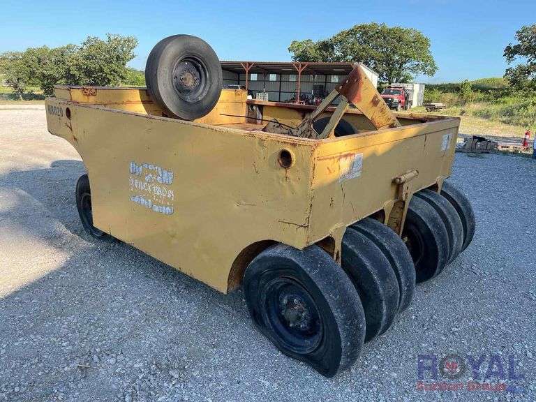 12-Wheel Pneumatic Pull-Behind Asphalt Compactor