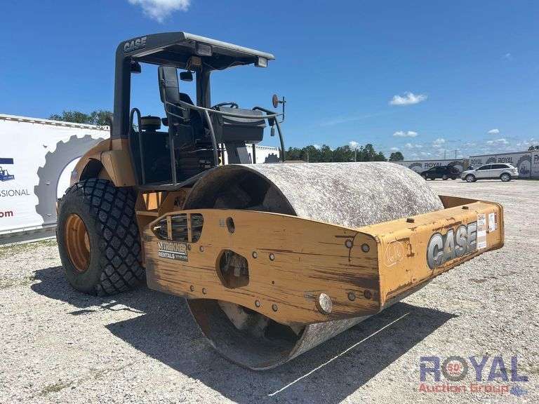 2014 Case SV212 Smooth Drum Vibratory Dirt Compactor