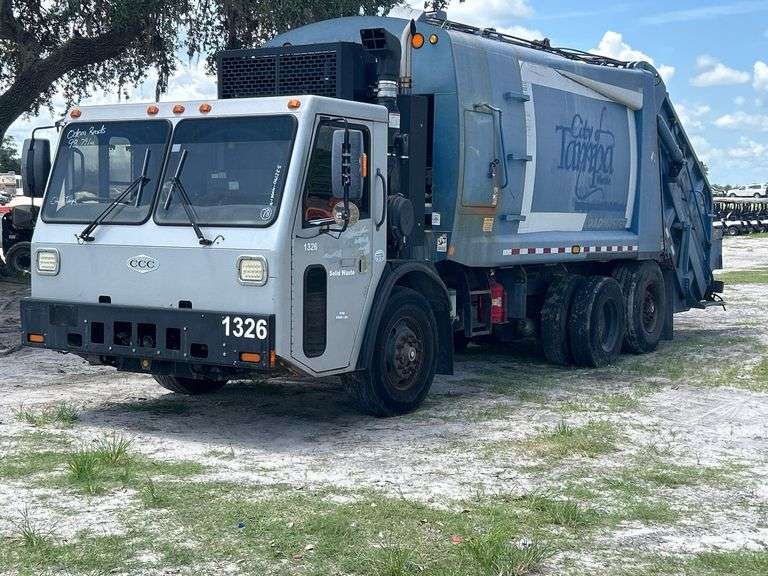 2013 Crane Carrier Co. Low Entry Loadmaster Excel-S 25 Yard Rear Loader Garbage Truck