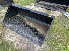 2025 Swict 60in. Bucket Skid Steer Attachment