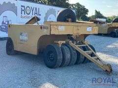 12-Wheel Pneumatic Pull-Behind Asphalt Compactor