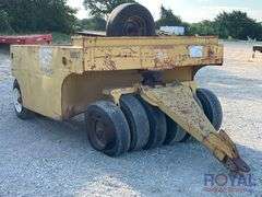 12-Wheel Pneumatic Pull-Behind Asphalt Compactor