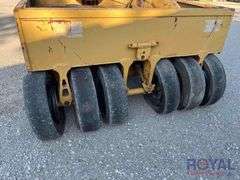 12-Wheel Pneumatic Pull-Behind Asphalt Compactor