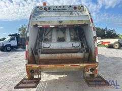 2014 Freightliner 114SD T/A McNeilus 2513 25Yd Rear Loader Garbage Truck