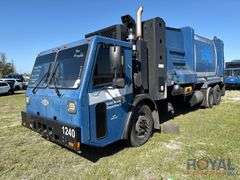 2014 Crane Carrier Low Entry New Way 31Yd Side Loader Garbage Truck
