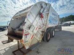 2014 Freightliner 114SD T/A McNeilus 2513 25Yd Rear Loader Garbage Truck