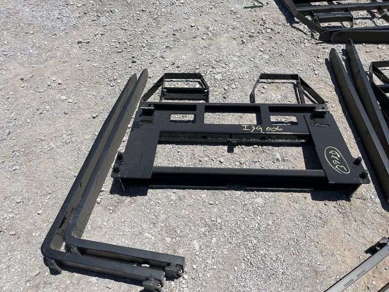 2025 CFG Industrial JDCPF48-4400-FF Pallet Fork and Frame Attachment