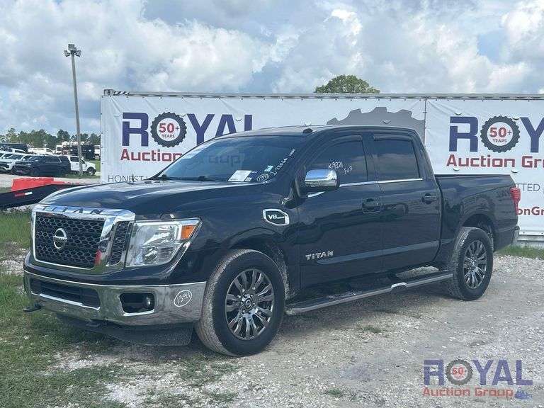 2017 Nissan Titan SV Crew Cab Pickup Truck