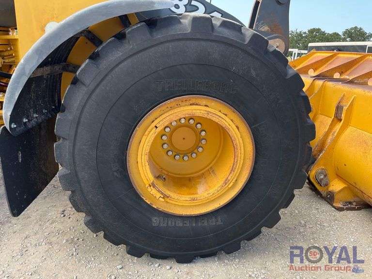 2005 John Deere 824J Articulated Wheel Loader