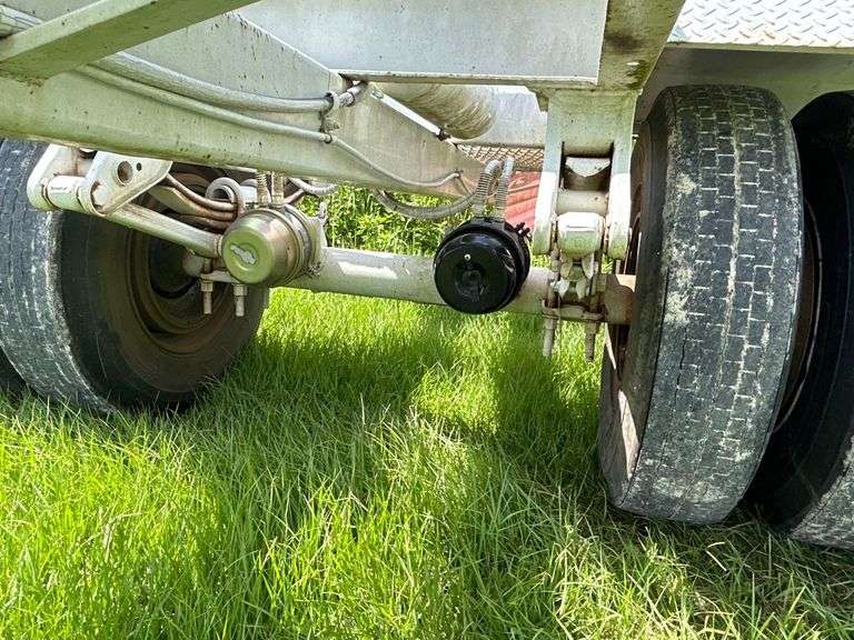 1972 Baker 30ft Pole S/A Towable Trailer