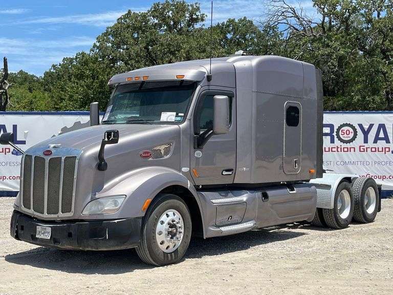 2015 Peterbilt 579 T/A Sleeper Cab Truck Tractor