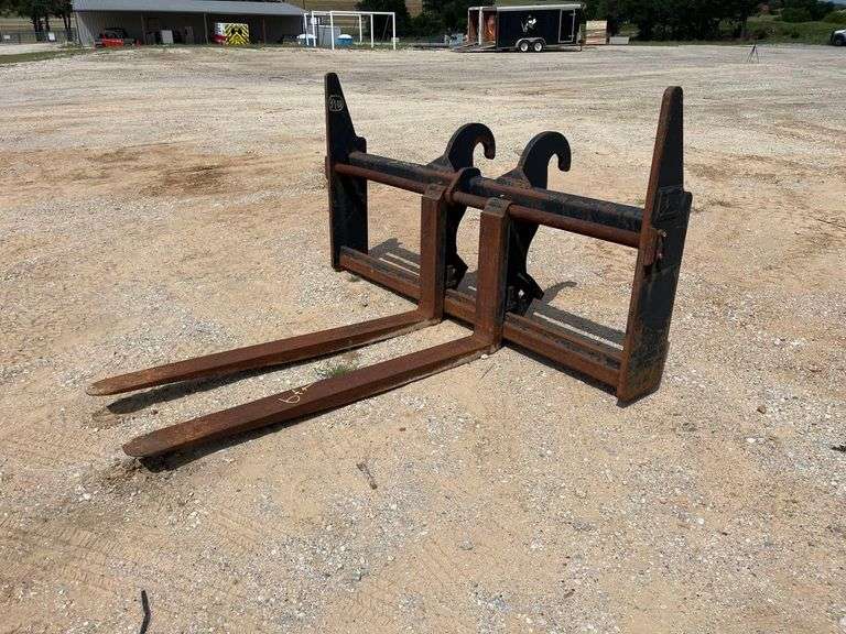 Caterpillar 60in Loader Fork and Frame Attachment