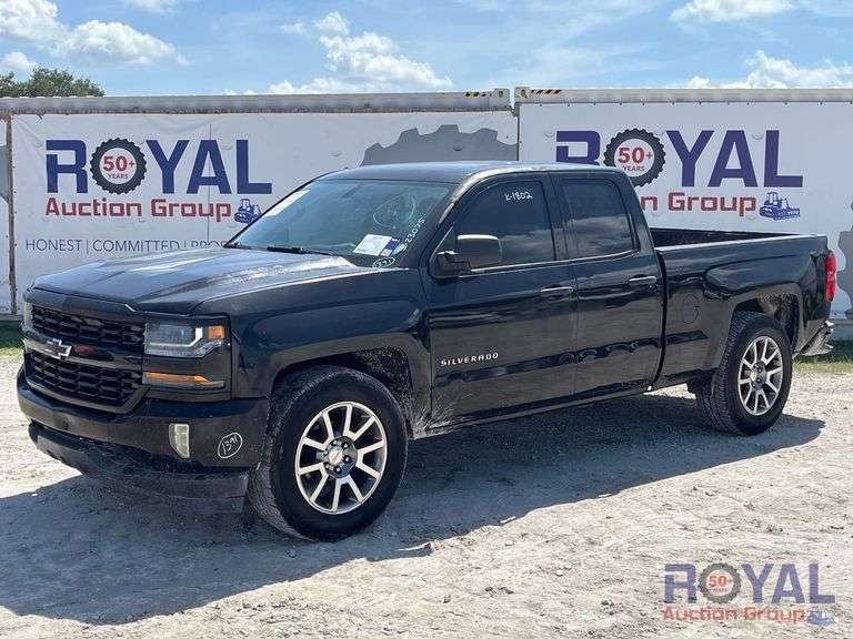 2016 Chevrolet Silverado 1500 Custom Crew Cab Pickup Truck