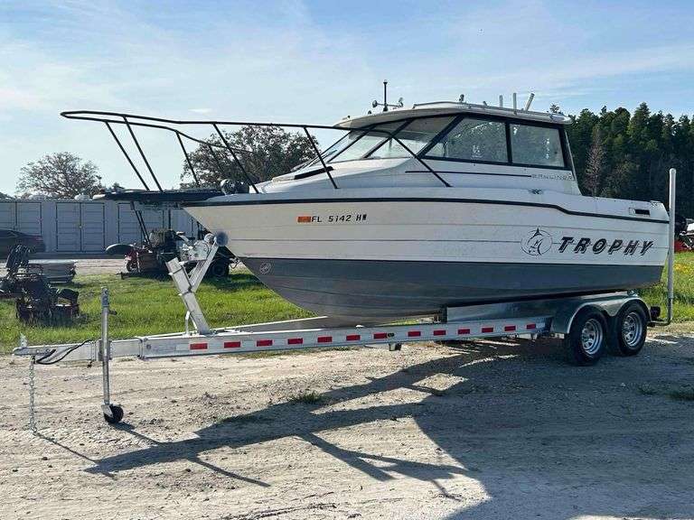 1992 Bayliner Trophy 21ft Yacht with 24ft T/A Boat Trailer