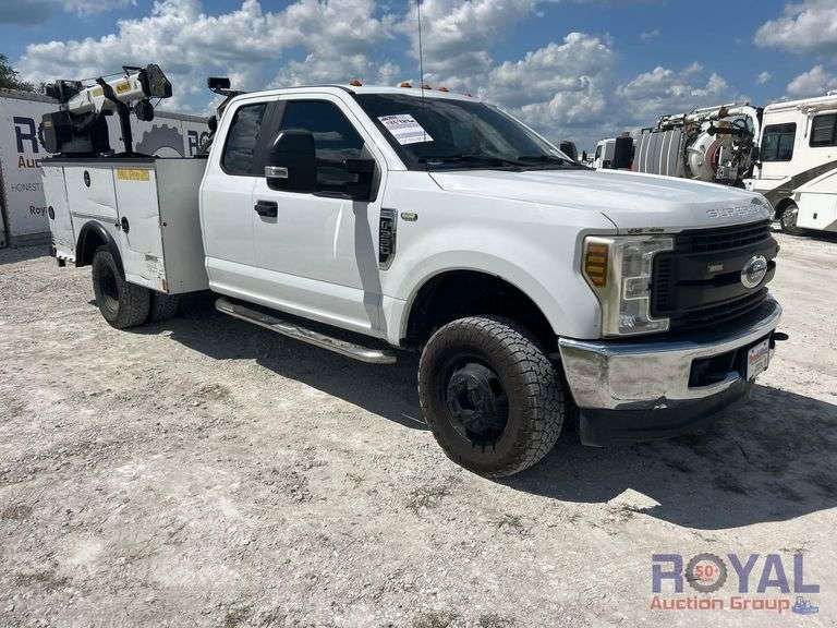 2019 Ford F-350 4x4 Ext. Cab Palfinger PSC 3216 4,000LB Crane Service Truck