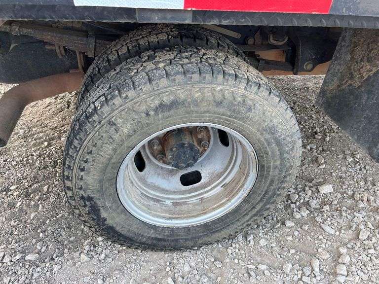 2017 Ford F-350 4x4 Crew Cab Flatbed Service Truck